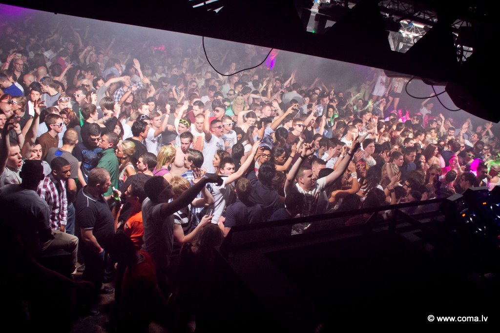 DJ School: 7 простых способов звучать лучше, чем другие диджеи 2 Музыка должна доминировать, но она должна создавать атмосферу, а не портить ее.